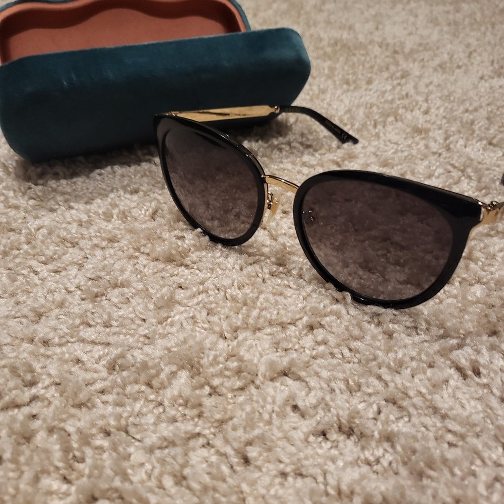 Gucci women sunglasses(authentic) - Picture 6 of 12